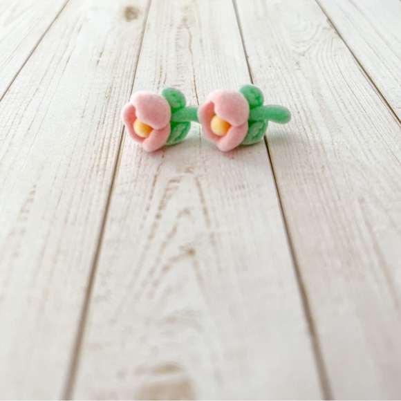 🖤 Fuzzy Flower Studs - Picture 3 of 5